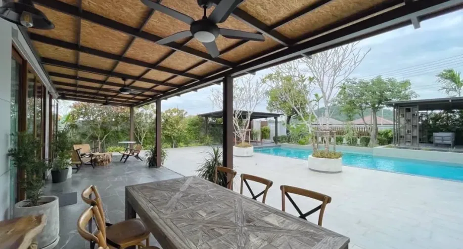For rent and for sale 3 bedrooms villa in Bang Lamung, Chonburi
