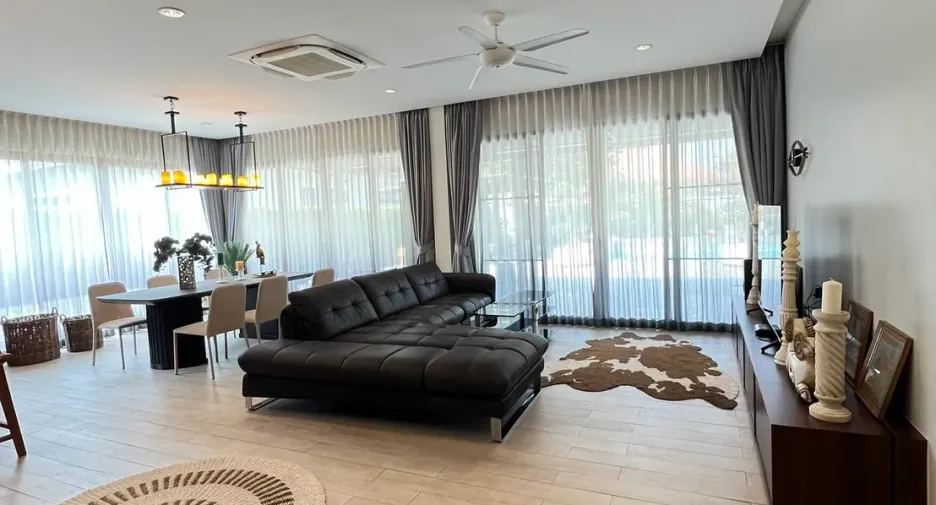 For rent and for sale 3 bedrooms villa in Bang Lamung, Chonburi