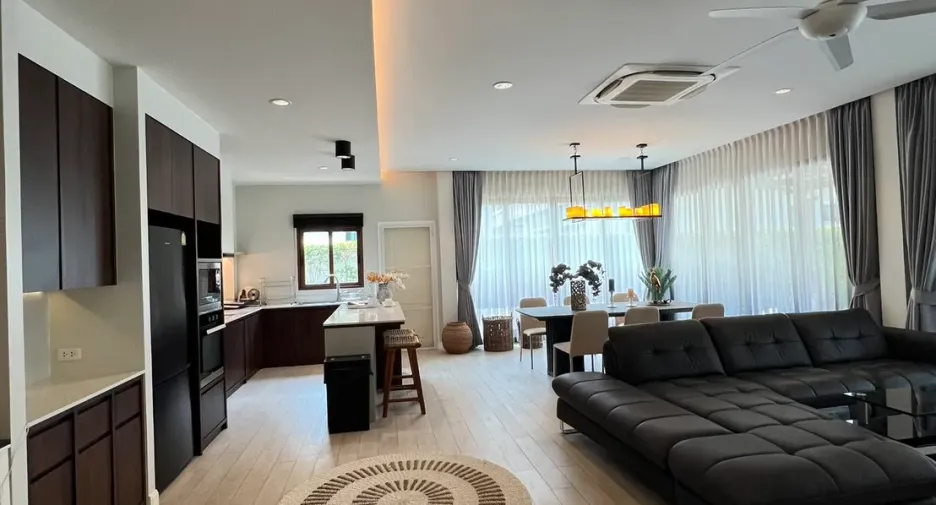 For rent and for sale 3 bedrooms villa in Bang Lamung, Chonburi