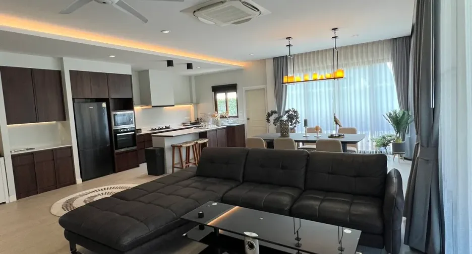 For rent and for sale 3 bedrooms villa in Bang Lamung, Chonburi