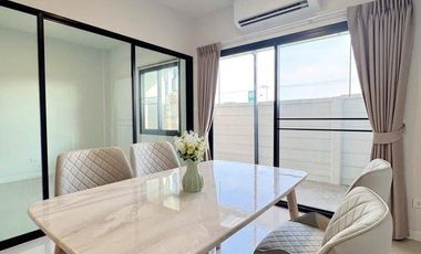 For rent 3 bedrooms townhouse in Lat Krabang, Bangkok