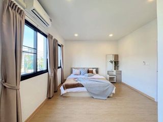 For rent 3 bedrooms townhouse in Lat Krabang, Bangkok