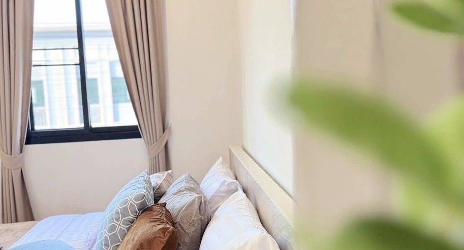 For rent 3 bedrooms townhouse in Lat Krabang, Bangkok