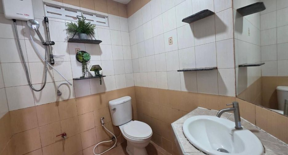 For rent 3 ベッドルーム retail Space in Bang Lamung, Chonburi