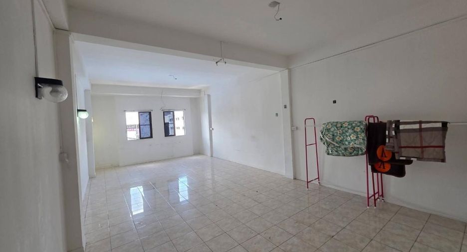 For rent 3 ベッドルーム retail Space in Bang Lamung, Chonburi