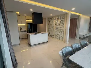 Casa adosada en alquiler de 4 habitaciones en Watthana, Bangkok