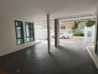 Casa adosada en alquiler de 4 habitaciones en Watthana, Bangkok