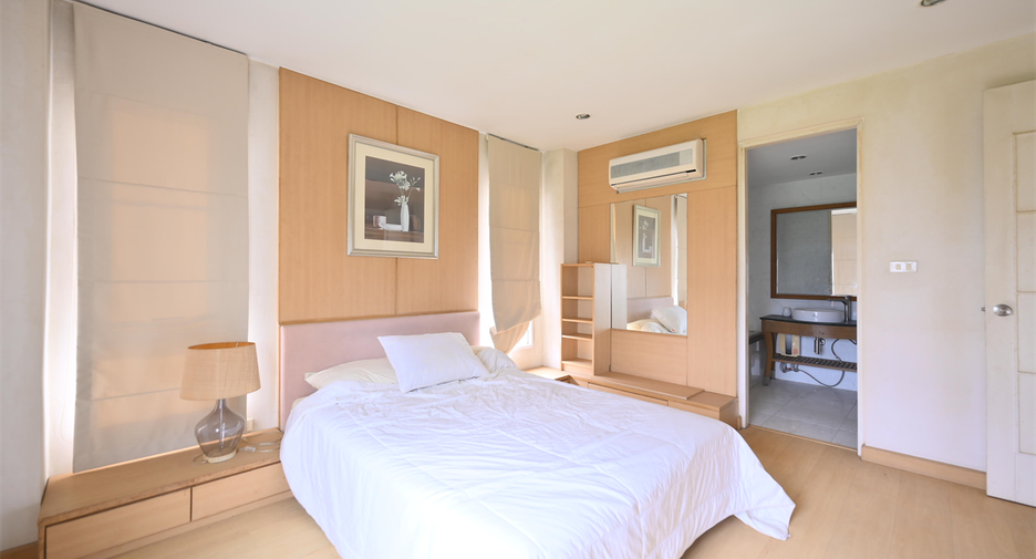 For sale 2 bedrooms condo in Watthana, Bangkok