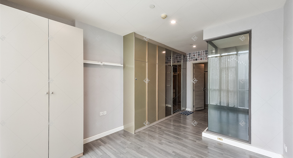 For sale 1 bed condo in Sathon, Bangkok