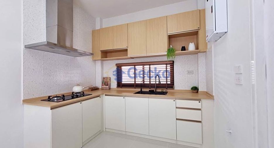 Haus zur Miete mit 3 Zimmer in Bang Lamung, Chonburi