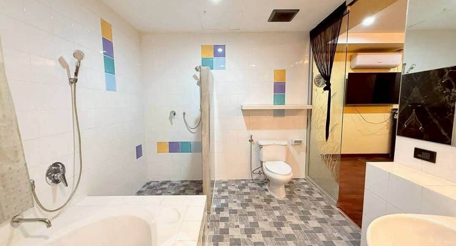 For rent 5 bedrooms villa in Bang Lamung, Chonburi