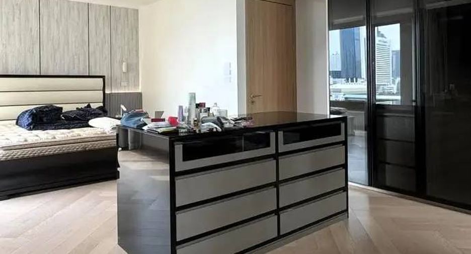 For rent 2 bedrooms condo in Bang Rak, Bangkok