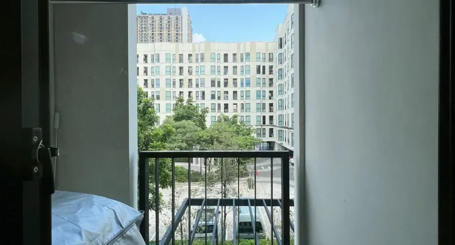 For rent studio condo in Mueang Samut Prakan, Samut Prakan
