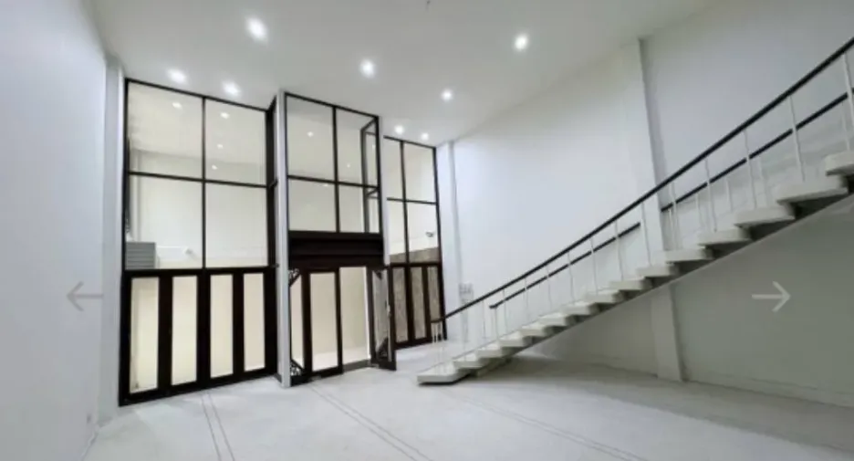 Casa adosada en venta y en alquiler de 5 habitaciones en Pathum Wan, Bangkok