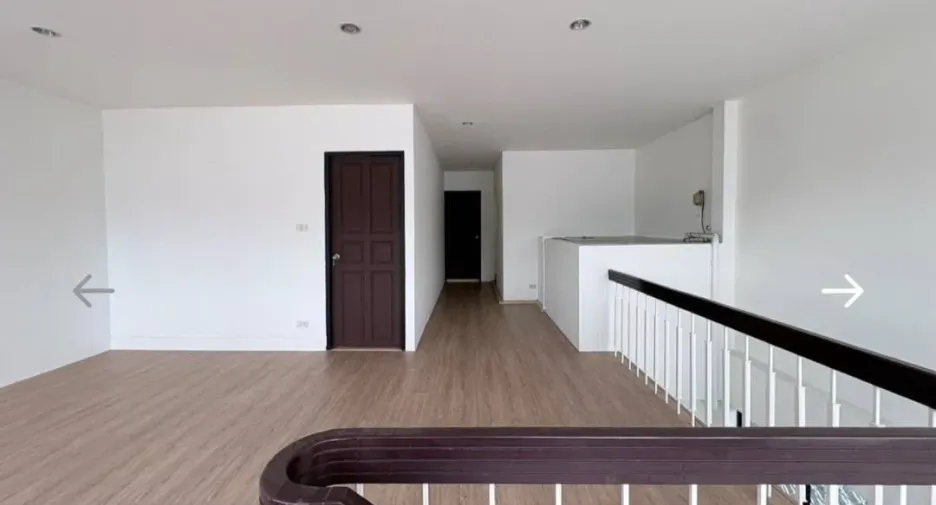 Casa adosada en venta y en alquiler de 5 habitaciones en Pathum Wan, Bangkok