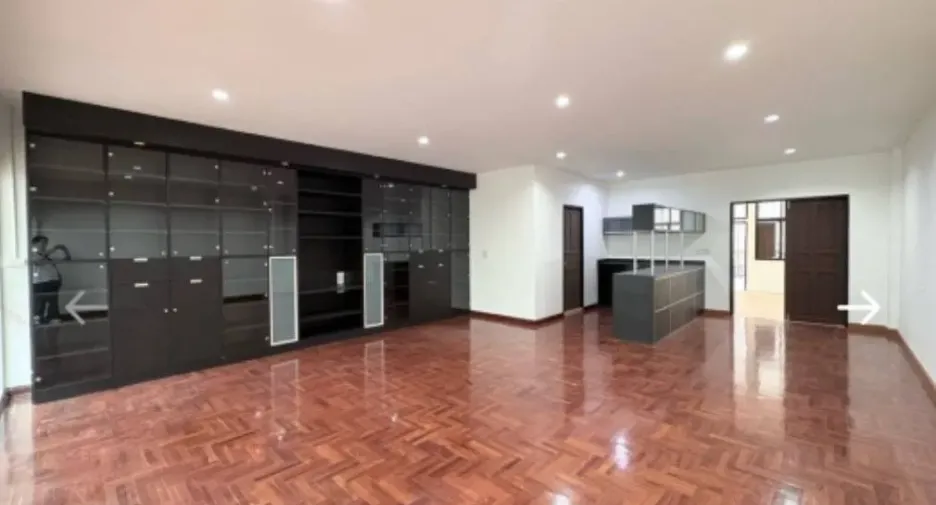 Casa adosada en venta y en alquiler de 5 habitaciones en Pathum Wan, Bangkok