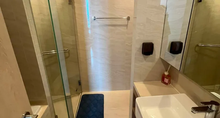 For rent 2 bedrooms condo in Watthana, Bangkok