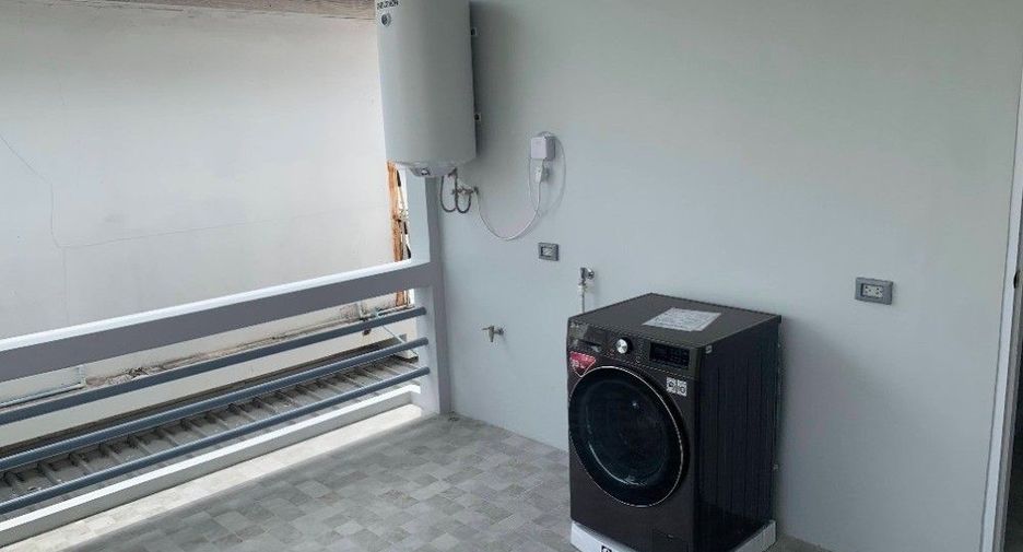 Casa en alquiler de 5 habitaciones en Lat Phrao, Bangkok
