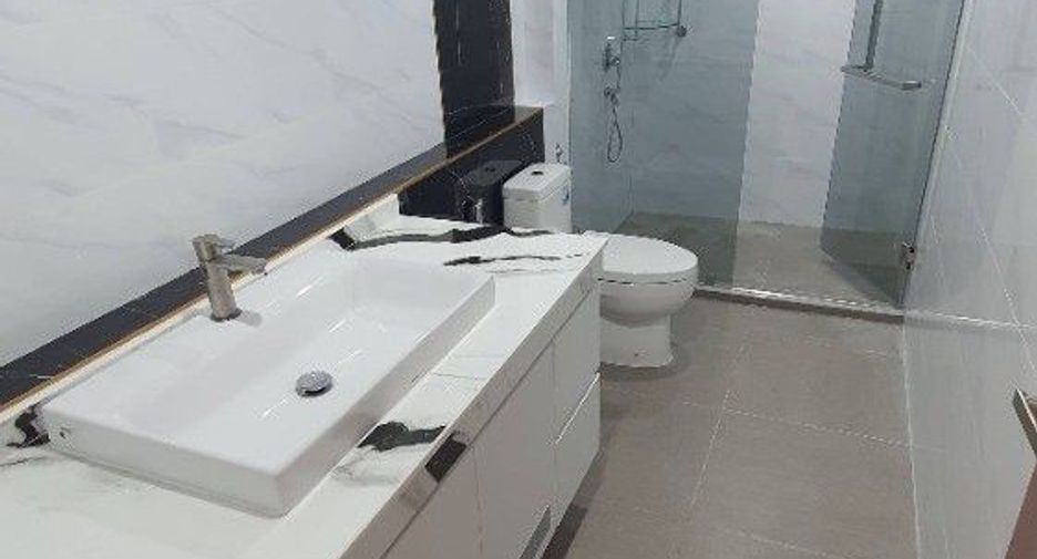 Casa en alquiler de 5 habitaciones en Lat Phrao, Bangkok
