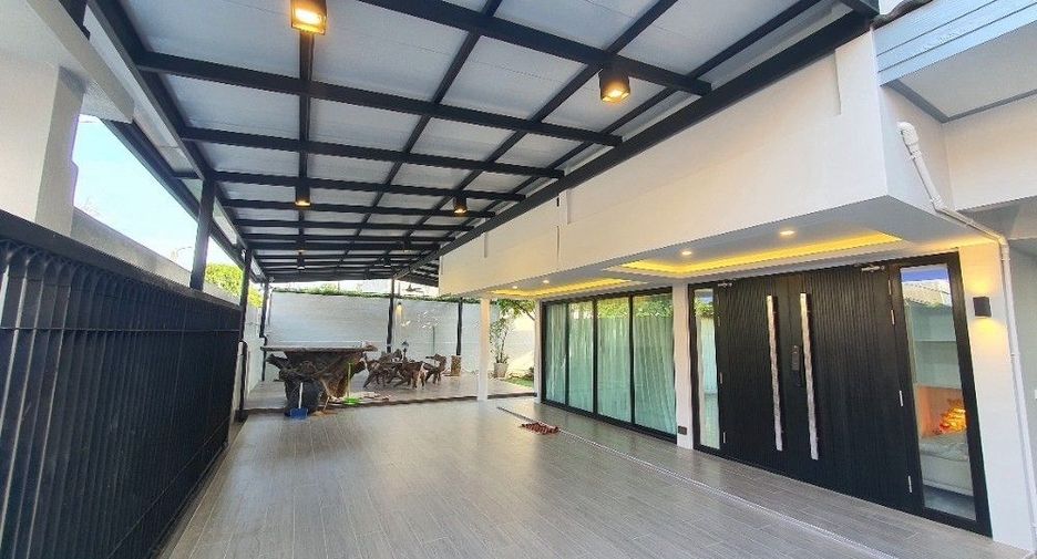 Casa en alquiler de 5 habitaciones en Lat Phrao, Bangkok