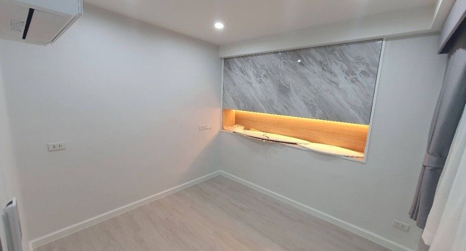 Casa en alquiler de 5 habitaciones en Lat Phrao, Bangkok