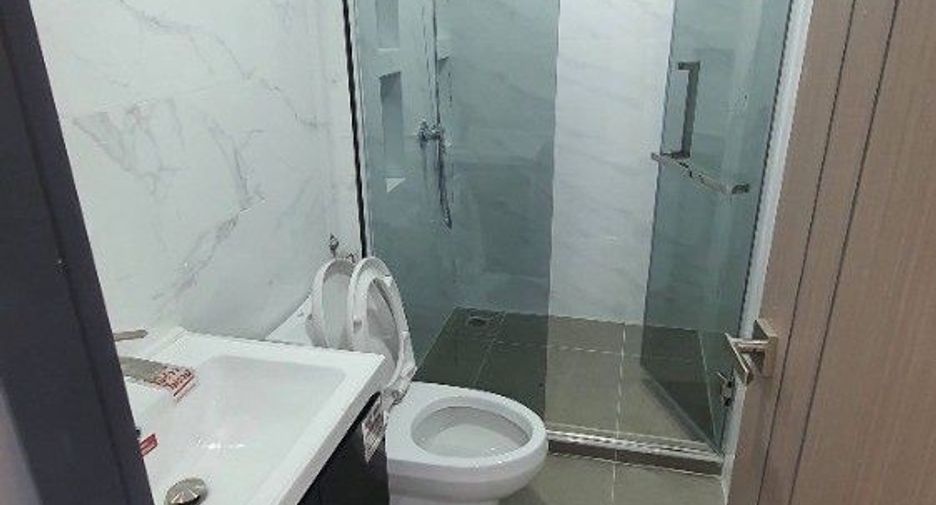 Casa en alquiler de 5 habitaciones en Lat Phrao, Bangkok
