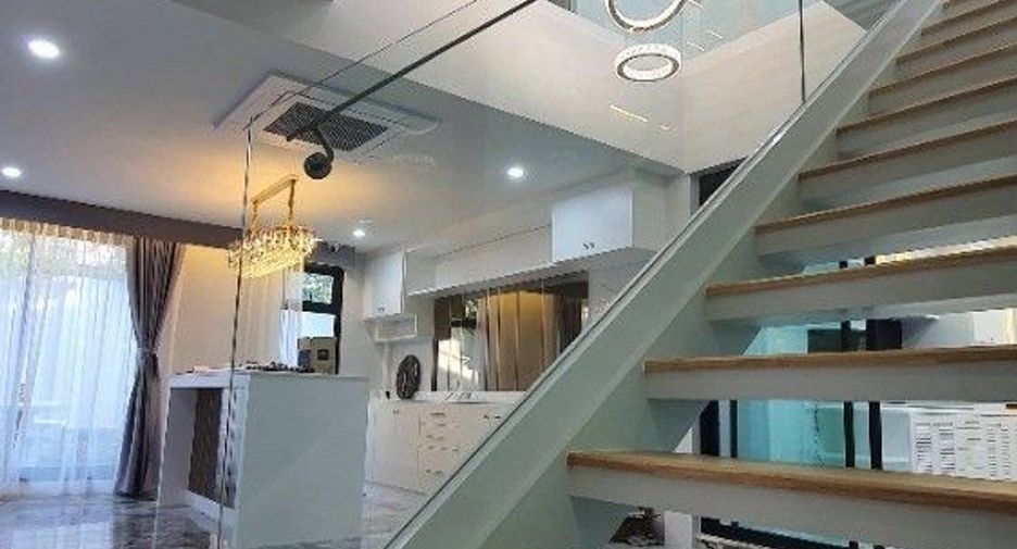 Casa en alquiler de 5 habitaciones en Lat Phrao, Bangkok