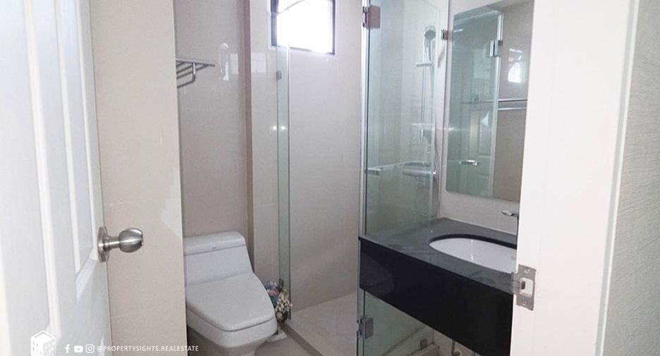 À louer 3 chambres condo à Huai Khwang, Bangkok