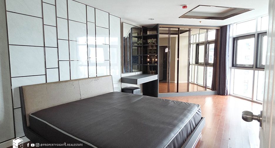 À louer 3 chambres condo à Huai Khwang, Bangkok