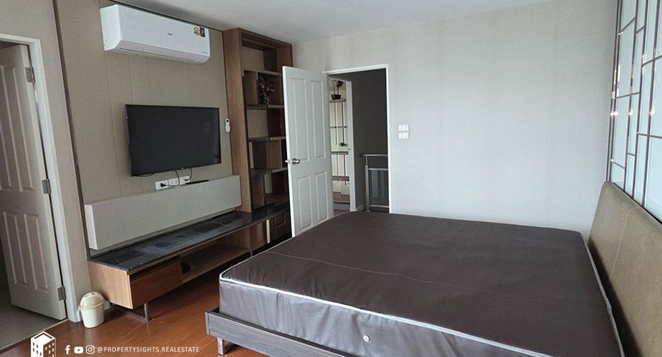 À louer 3 chambres condo à Huai Khwang, Bangkok
