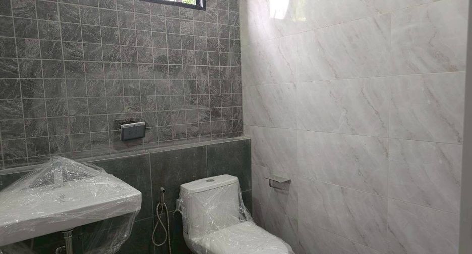 À vendre et à louer 3 chambres maison à Bang Khun Thian, Bangkok