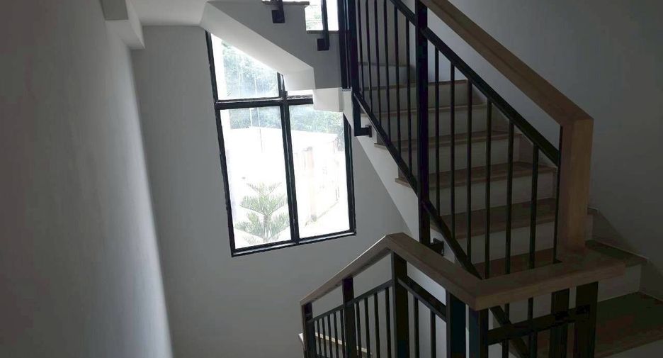 À vendre et à louer 3 chambres maison à Bang Khun Thian, Bangkok