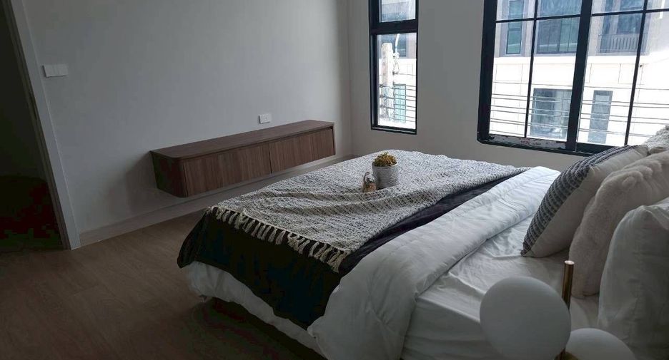 À vendre et à louer 3 chambres maison à Bang Khun Thian, Bangkok