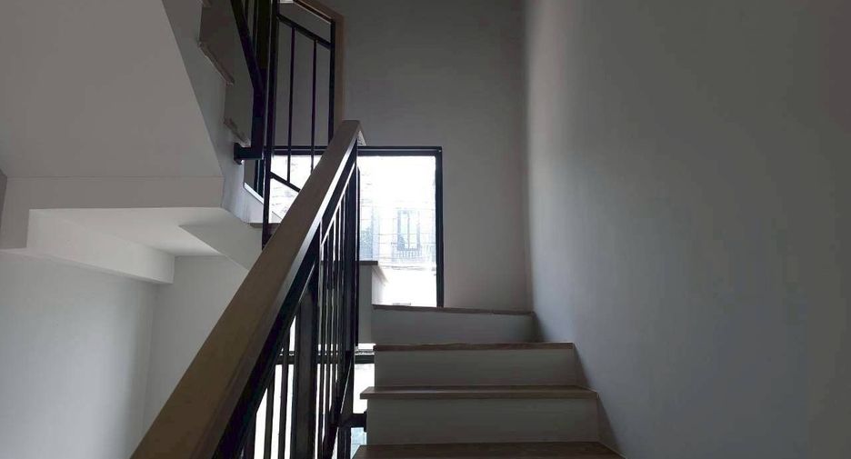 À vendre et à louer 3 chambres maison à Bang Khun Thian, Bangkok
