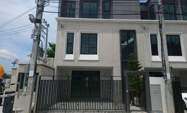À vendre et à louer 3 chambres maison à Bang Khun Thian, Bangkok