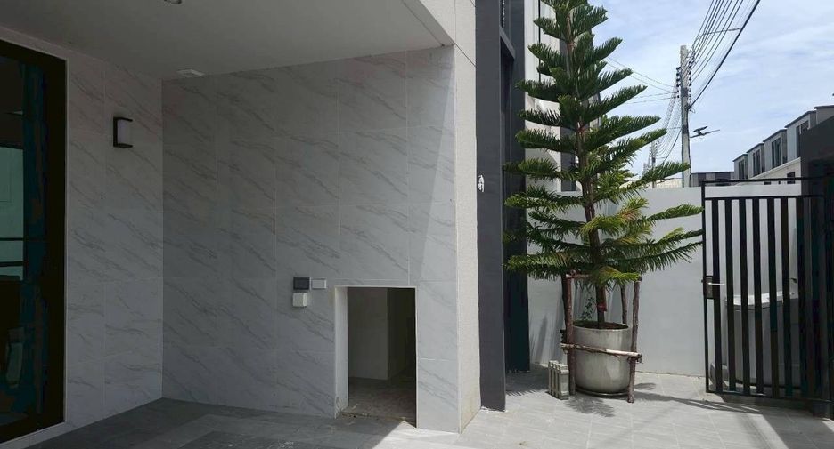 À vendre et à louer 3 chambres maison à Bang Khun Thian, Bangkok