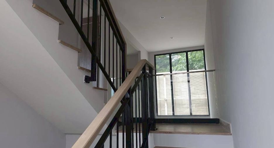 À vendre et à louer 3 chambres maison à Bang Khun Thian, Bangkok