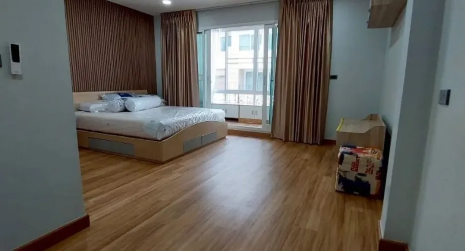 À louer 3 chambres maison à Bang Kho Laem, Bangkok
