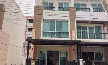 À louer 3 chambres maison à Bang Kho Laem, Bangkok