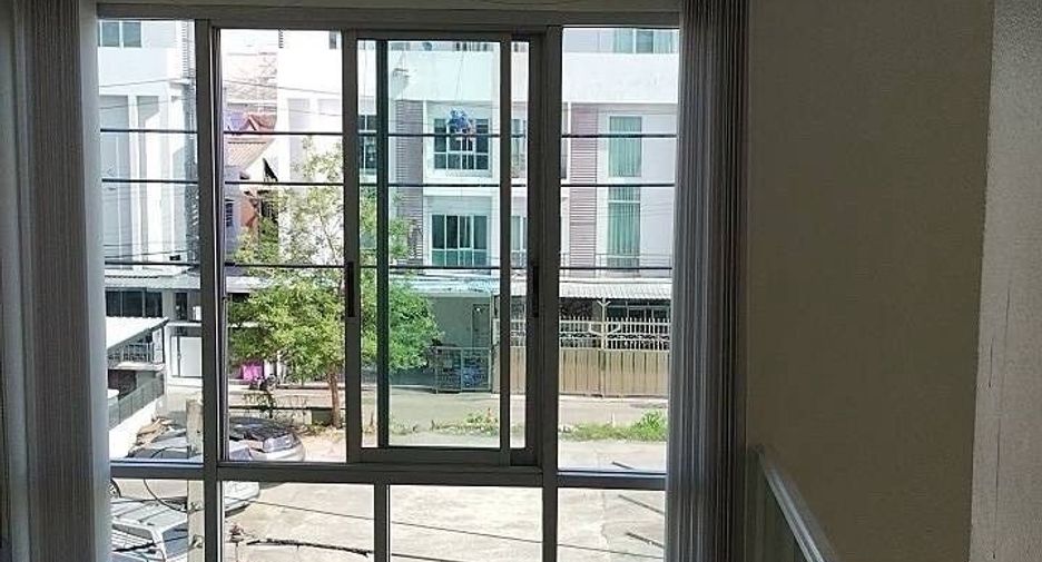 Casa en alquiler de 2 habitaciones en Lat Phrao, Bangkok