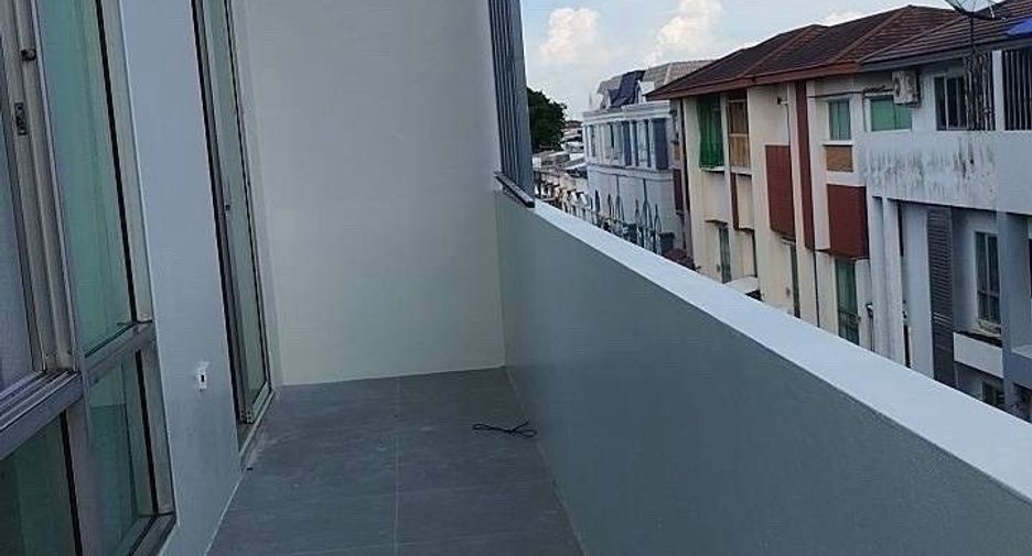 Casa en alquiler de 2 habitaciones en Lat Phrao, Bangkok