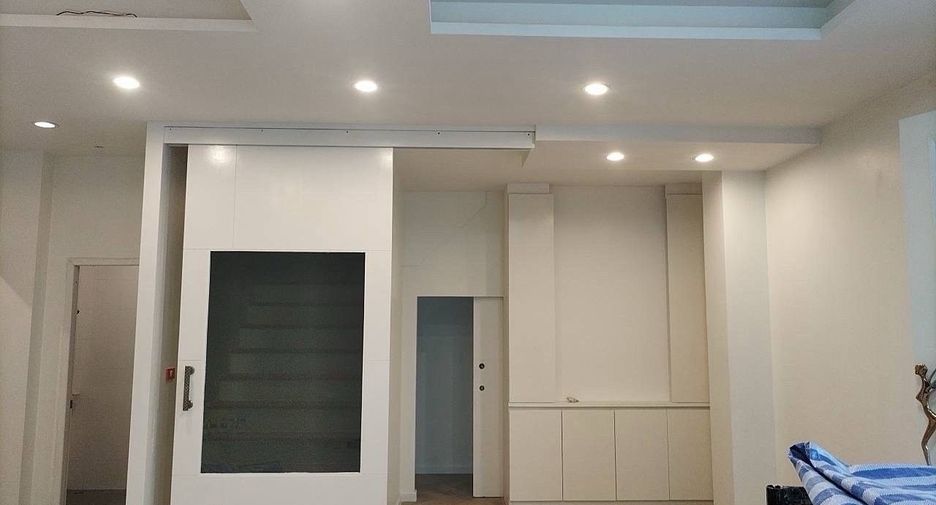 Casa en alquiler de 2 habitaciones en Lat Phrao, Bangkok