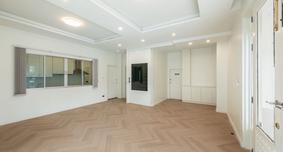 Casa en alquiler de 2 habitaciones en Lat Phrao, Bangkok