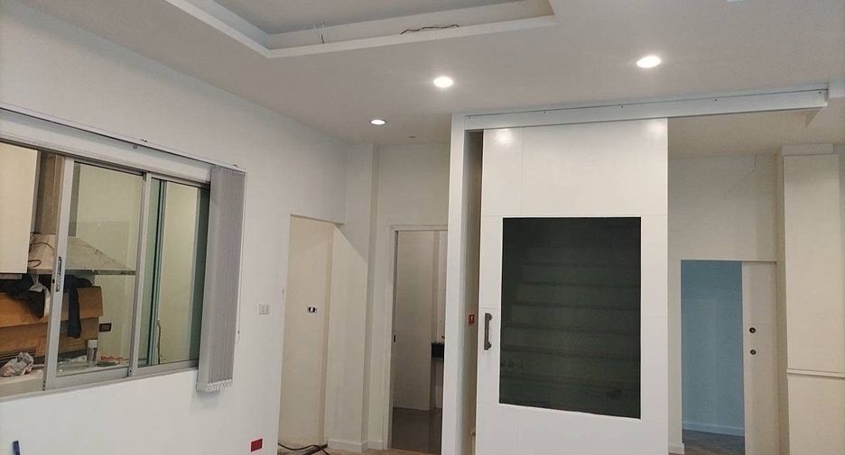 Casa en alquiler de 2 habitaciones en Lat Phrao, Bangkok