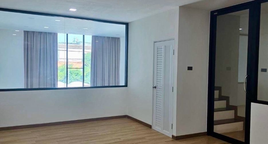 Casa en alquiler de 2 habitaciones en Lat Phrao, Bangkok