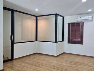 Casa en alquiler de 2 habitaciones en Lat Phrao, Bangkok