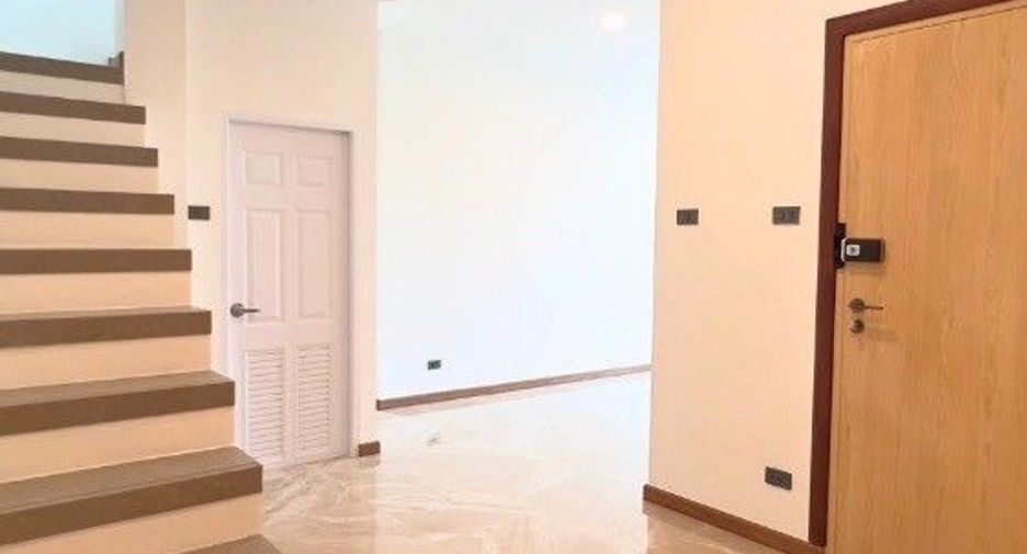 Casa en alquiler de 2 habitaciones en Lat Phrao, Bangkok