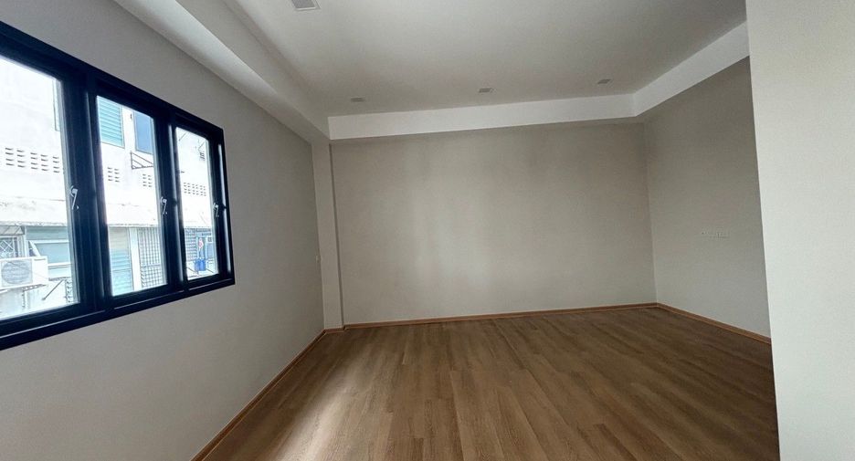 Casa en venta y en alquiler de 3 habitaciones en Phra Khanong, Bangkok