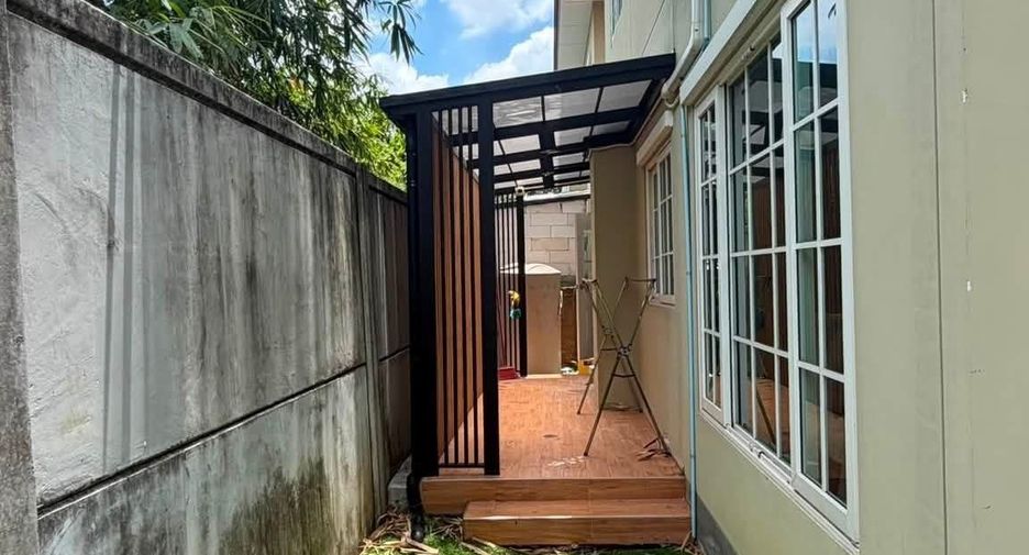 For sale 4 ベッドルーム townhouse in Bang Khae, Bangkok