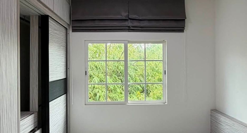 For sale 4 ベッドルーム townhouse in Bang Khae, Bangkok